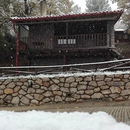 Chalets Tetrapolis Pensión *